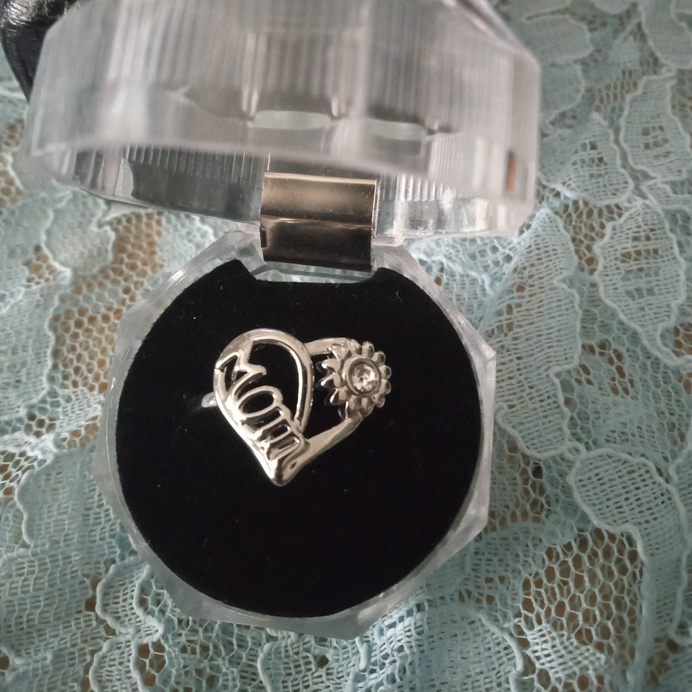 Silver Heart 'Mom' CZ Ring,